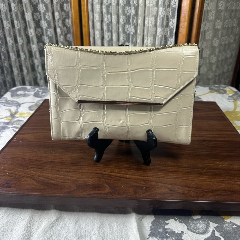 Unbranded Vintage Elegant Cream Clutch Bag With Silver Chain